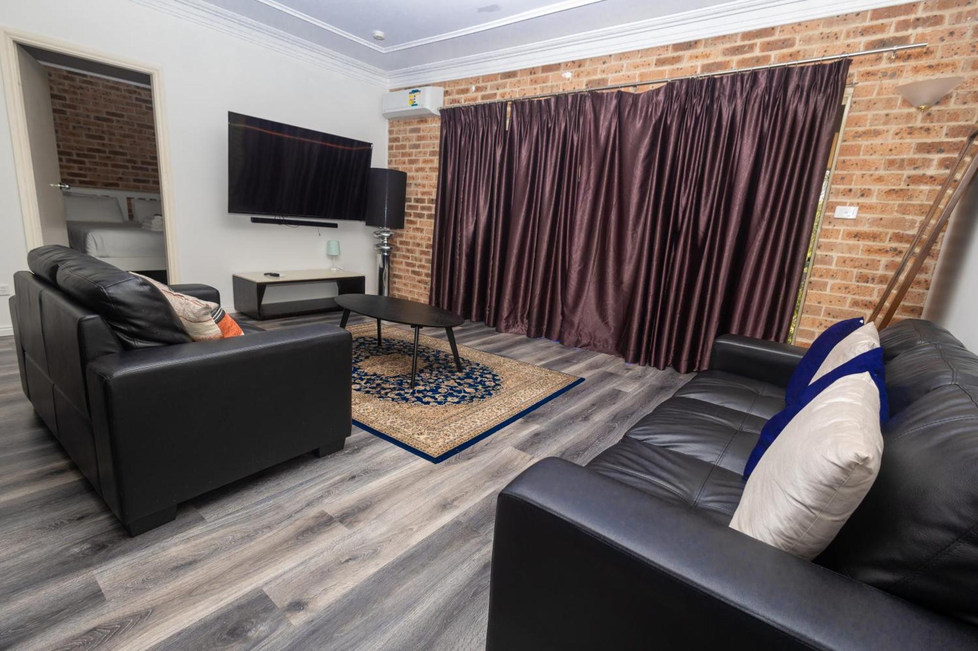 Gosford Inn Motel Экстерьер фото