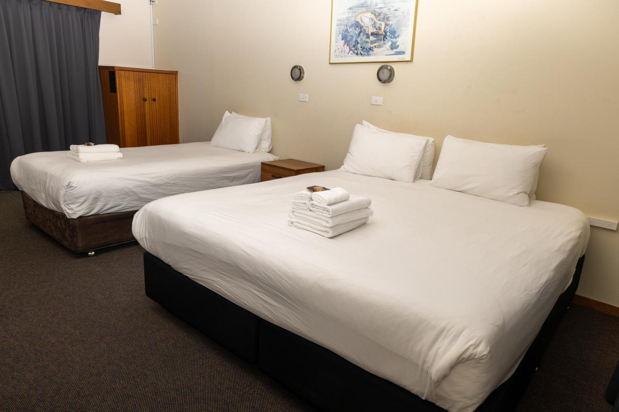 Gosford Inn Motel Экстерьер фото