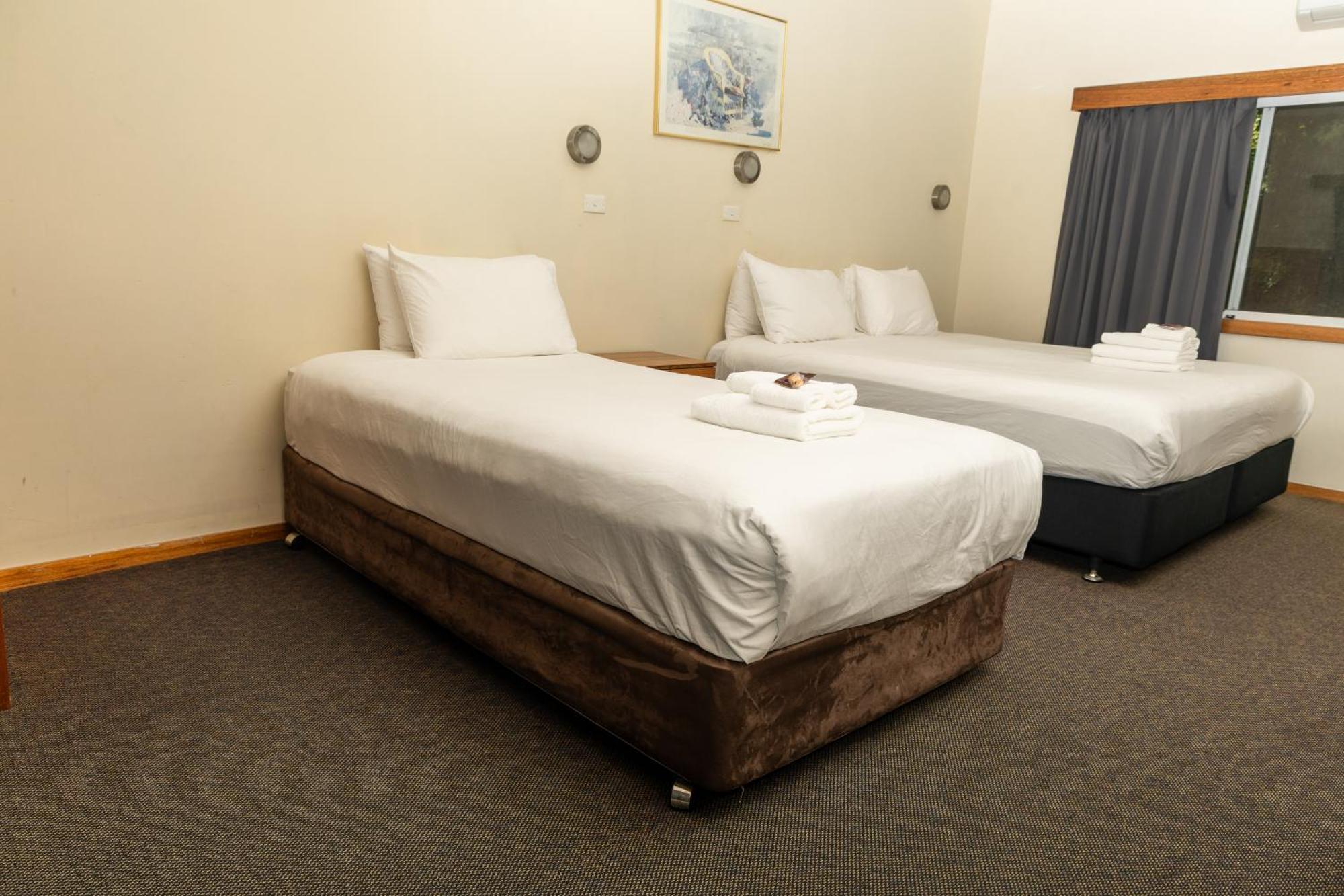 Gosford Inn Motel Экстерьер фото