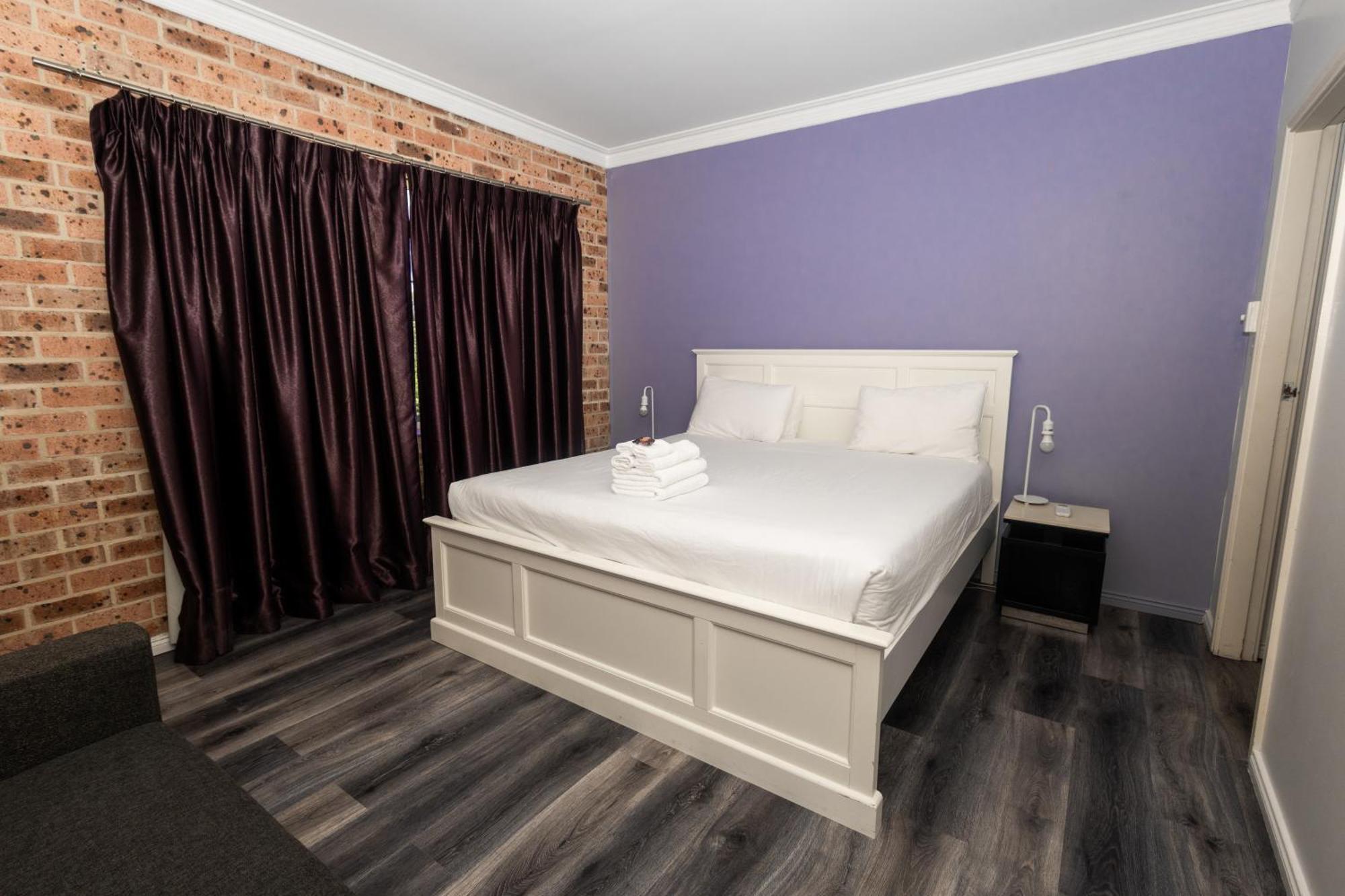 Gosford Inn Motel Экстерьер фото
