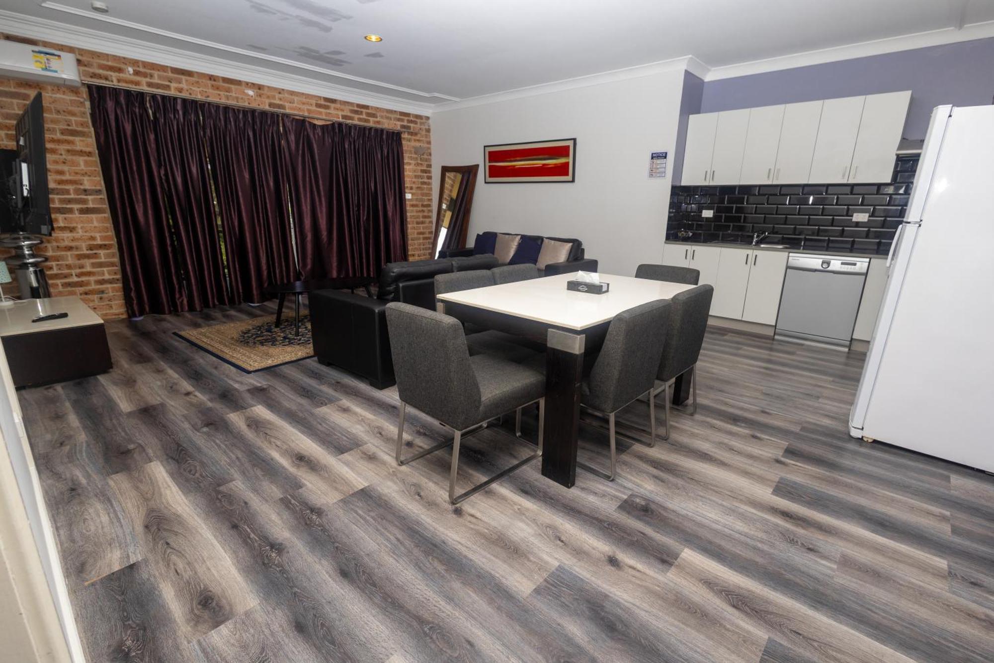 Gosford Inn Motel Экстерьер фото
