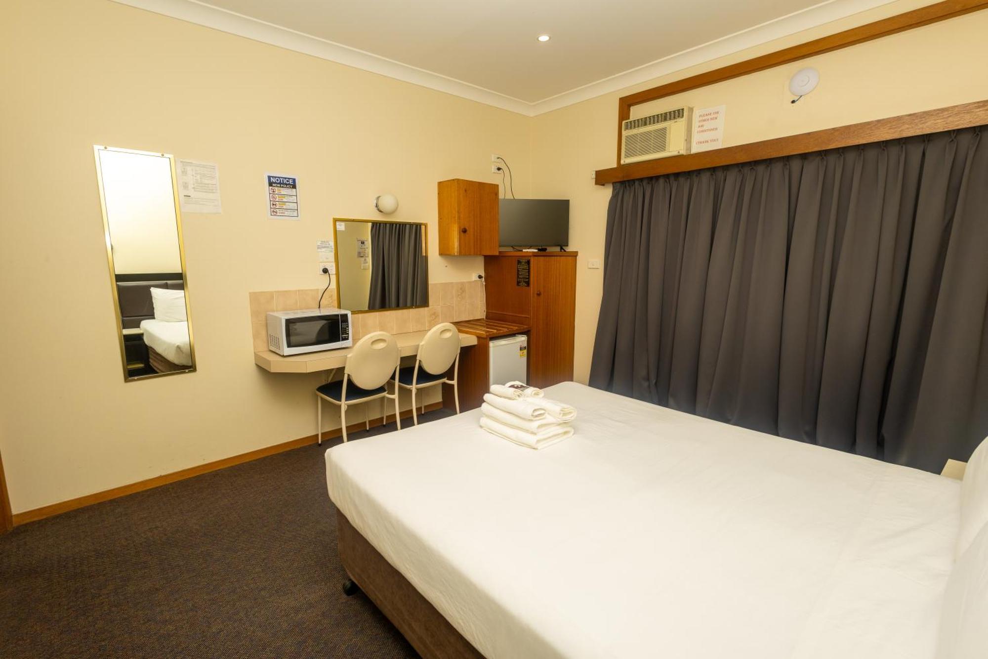 Gosford Inn Motel Экстерьер фото