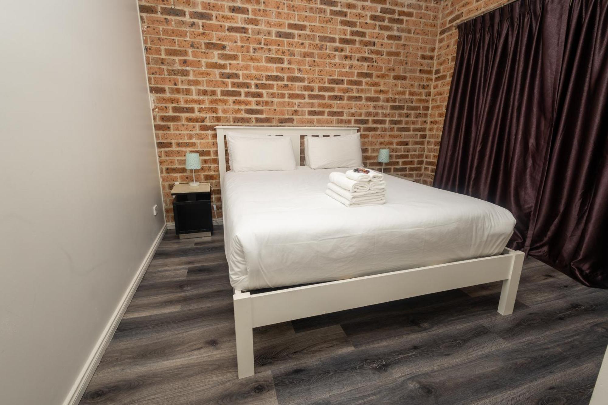 Gosford Inn Motel Экстерьер фото