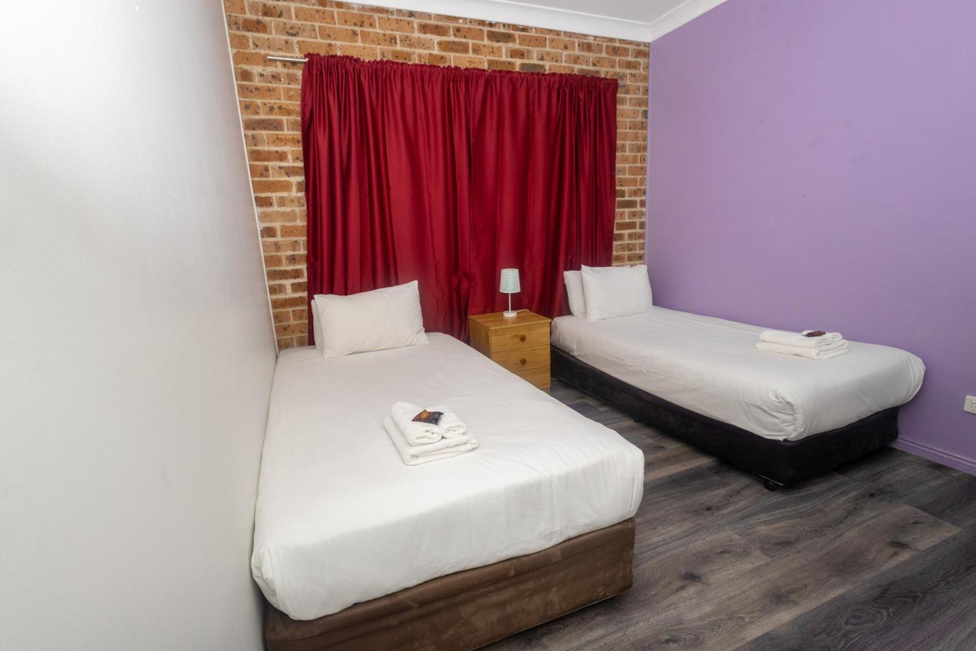 Gosford Inn Motel Экстерьер фото