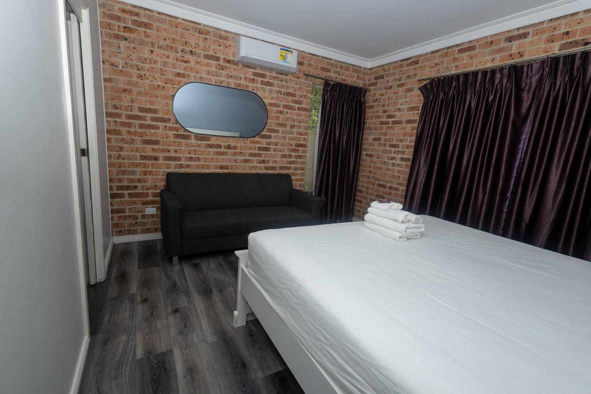 Gosford Inn Motel Экстерьер фото