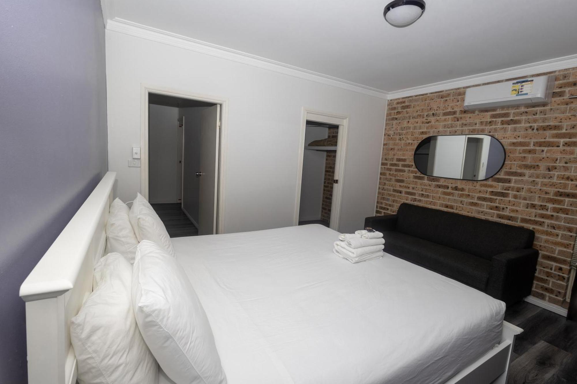 Gosford Inn Motel Экстерьер фото