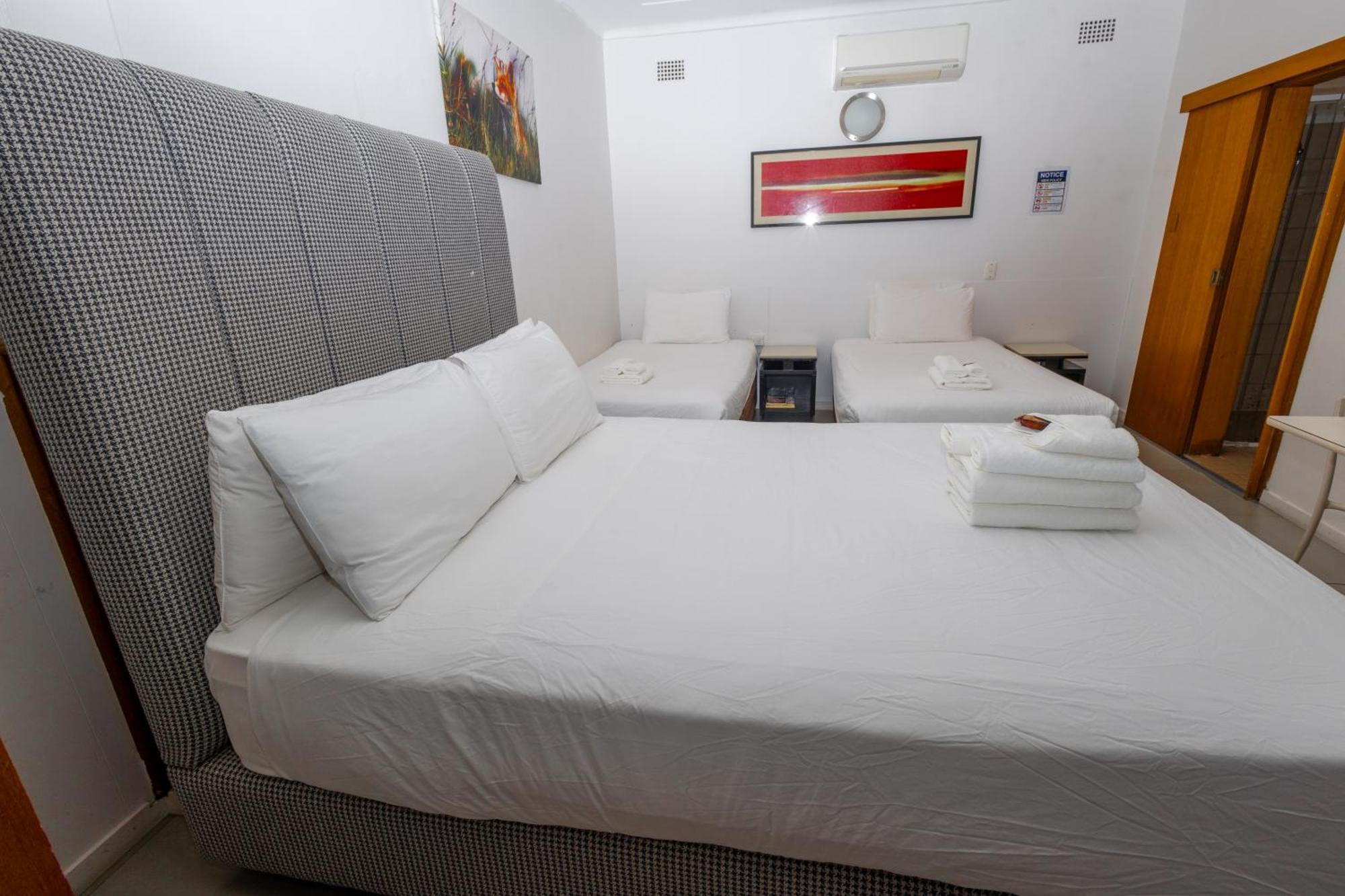 Gosford Inn Motel Экстерьер фото